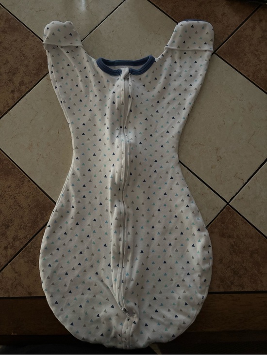 Swaddle Designs Other - Swaddle Designs transitional sleep sack with blue trim and triangle print